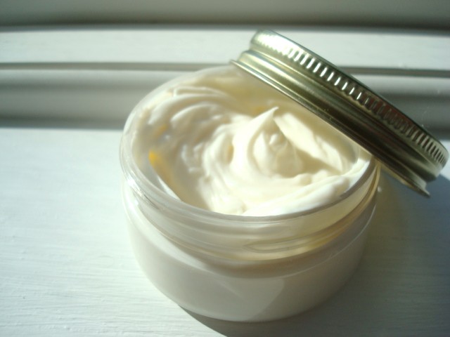 EASE- Ginger Root & Cardamom